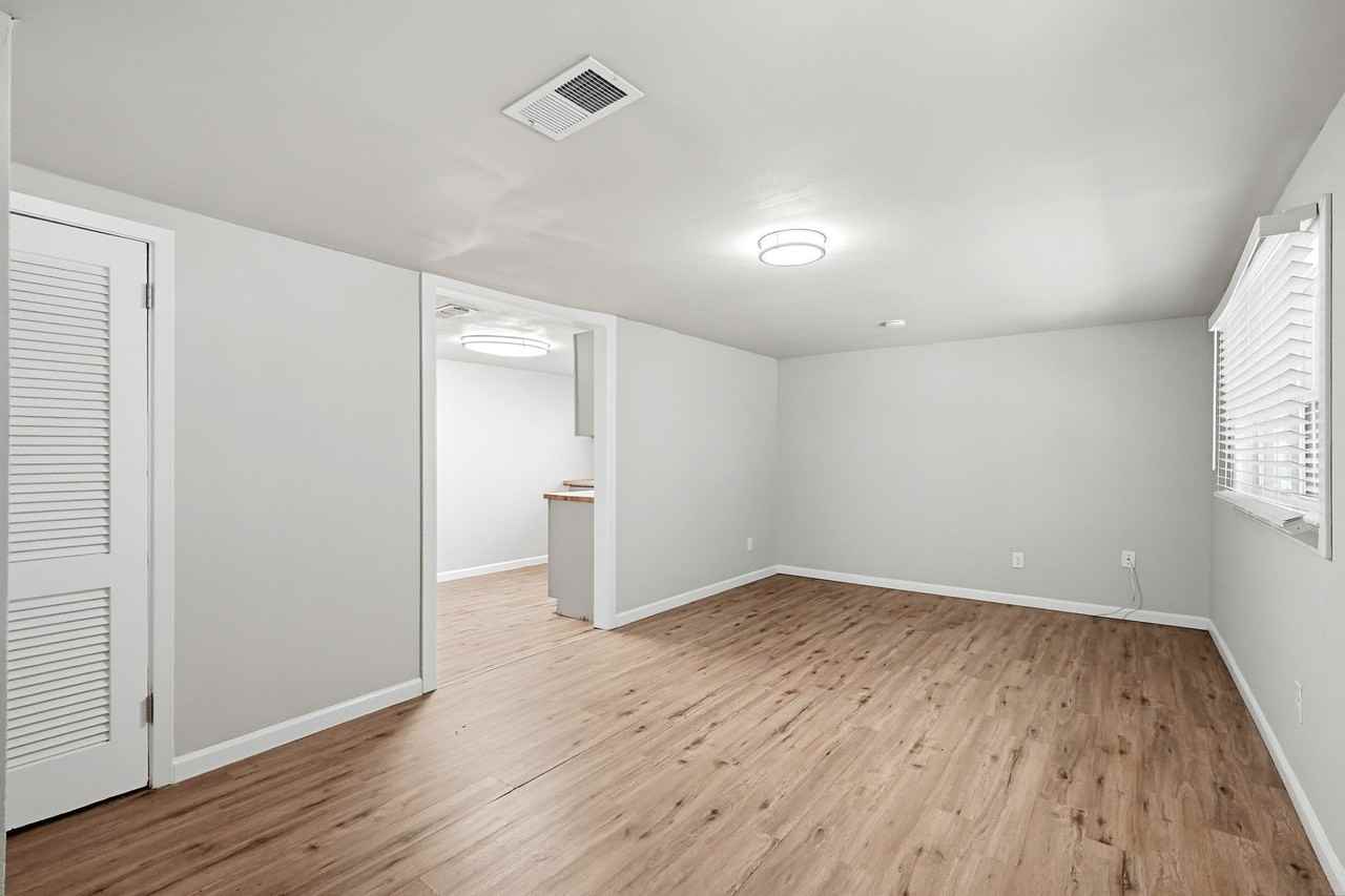 1526 Ash St - Photo 3 of 34