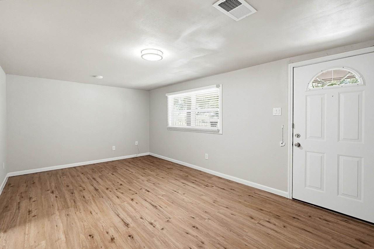 1526 Ash St - Photo 4 of 34