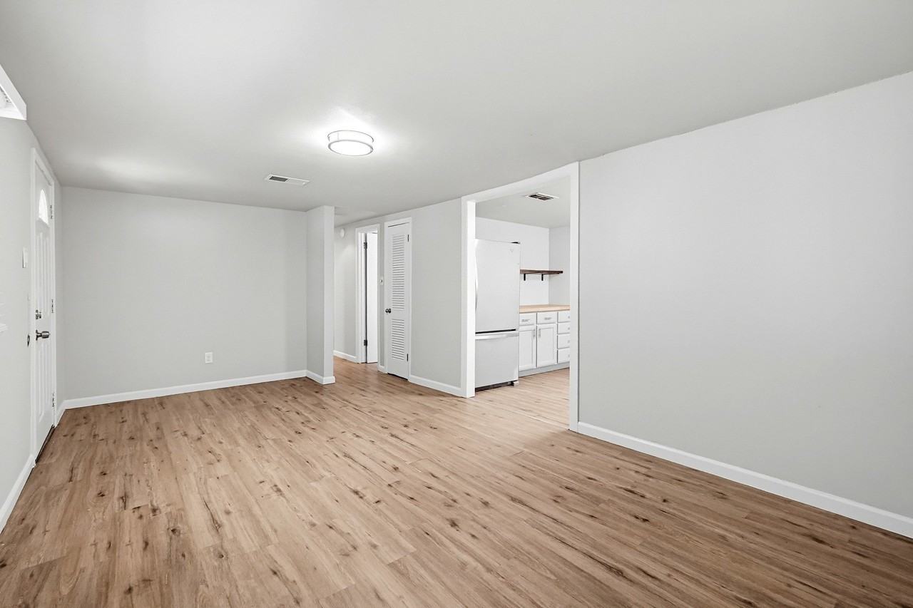 1526 Ash St - Photo 5 of 34