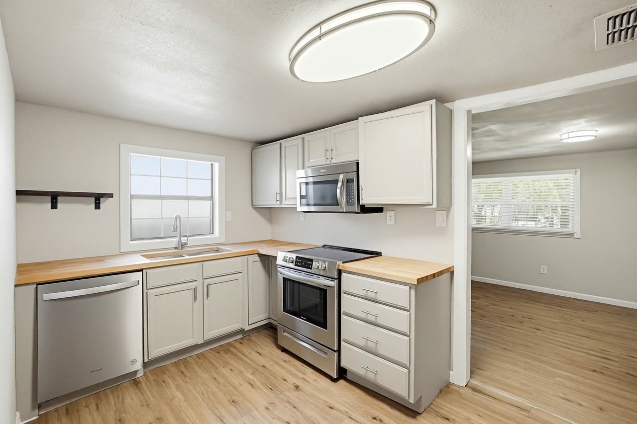 1526 Ash St - Photo 7 of 34