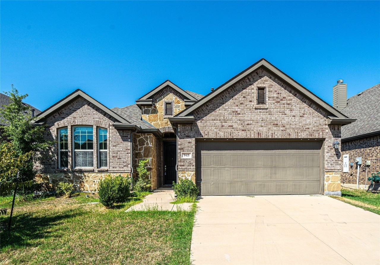 945 Lake Cypress Ln - Photo 2 of 23