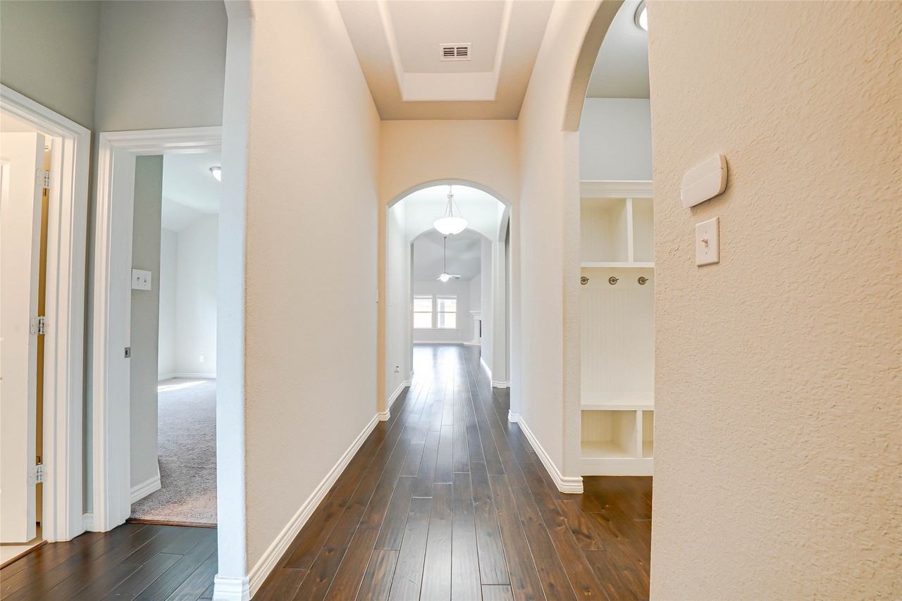 945 Lake Cypress Ln - Photo 3 of 23