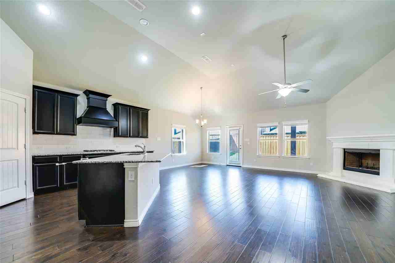 945 Lake Cypress Ln - Photo 5 of 23