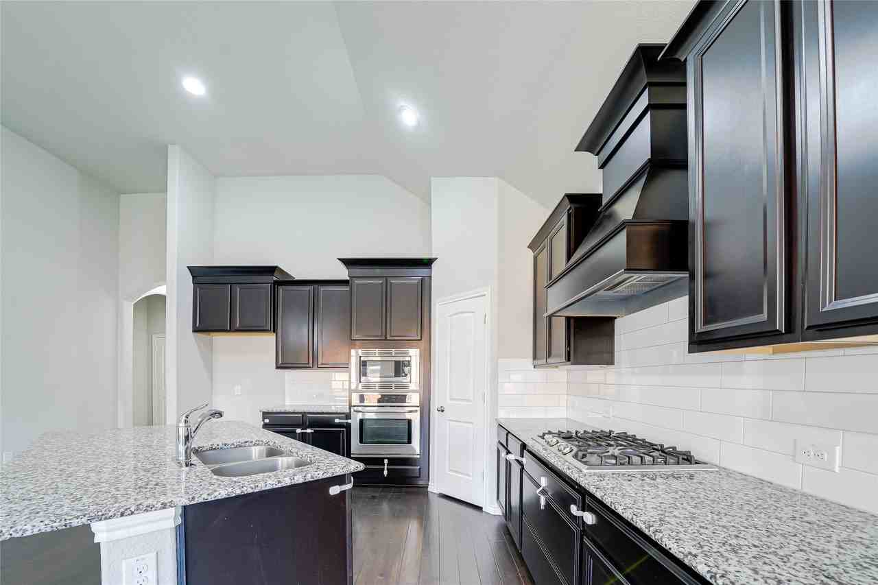 945 Lake Cypress Ln - Photo 7 of 23