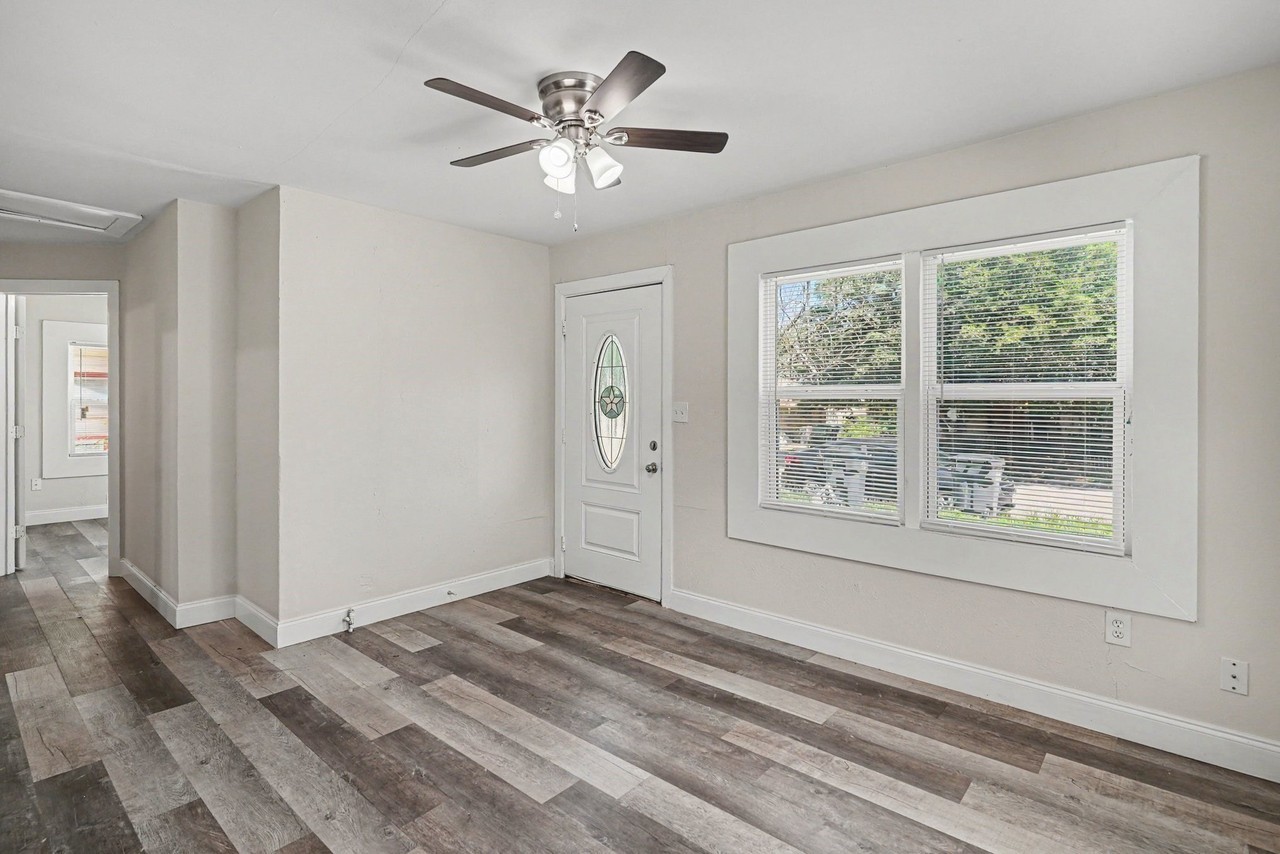 1327 35th St - Photo 5 of 25
