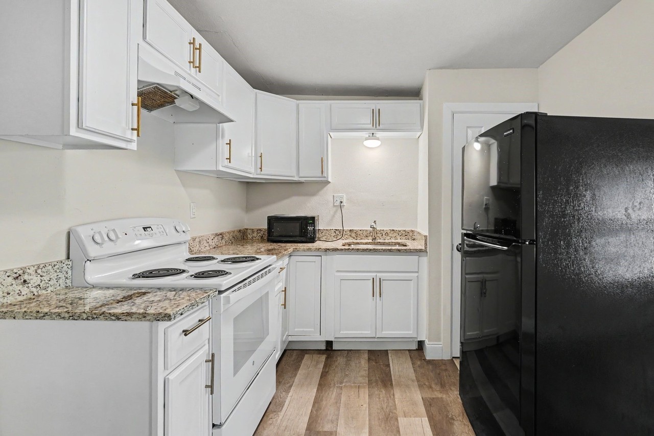 1327 35th St - Photo 7 of 25