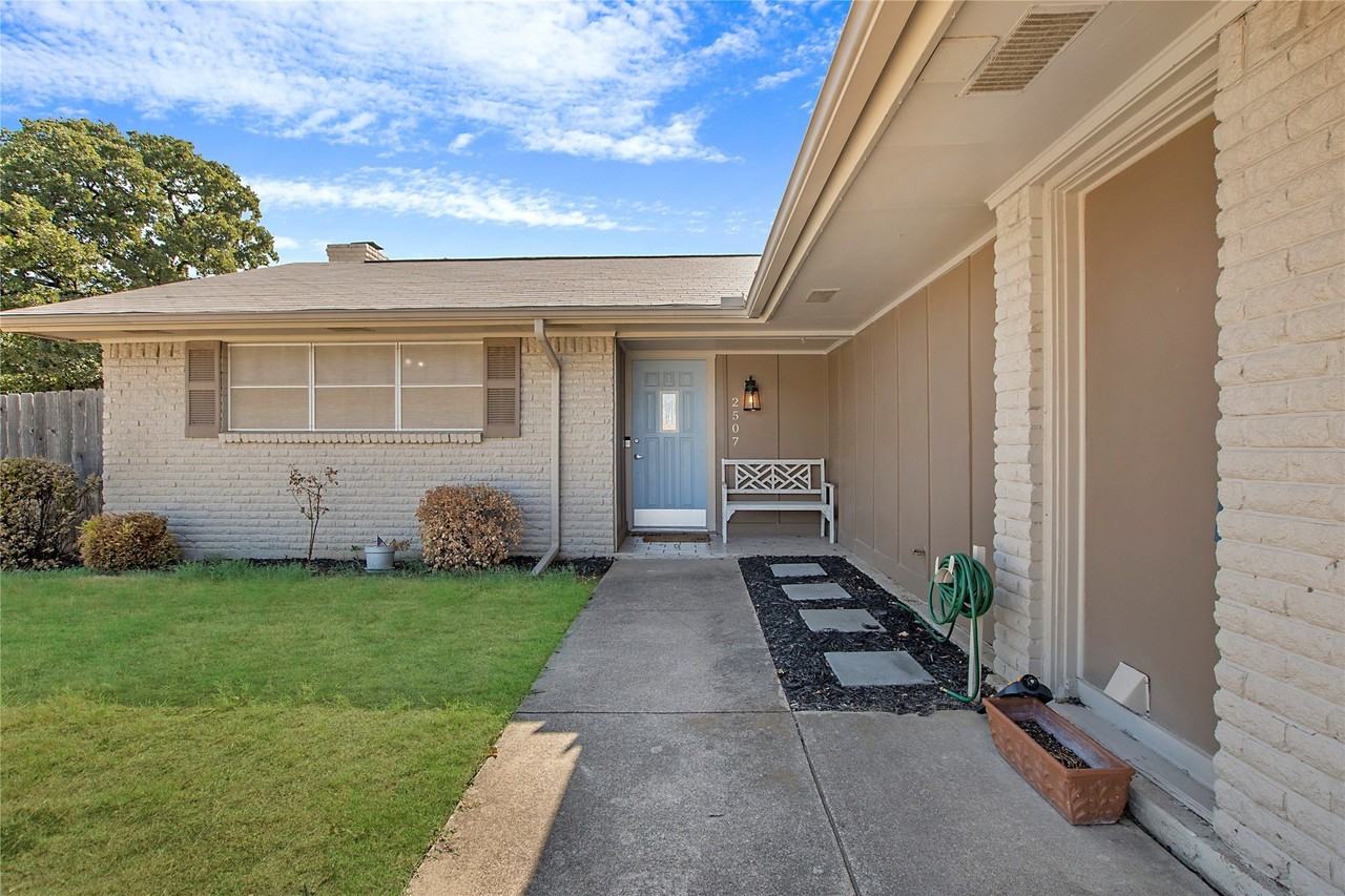 2507 Jewell Dr - Photo 4 of 28