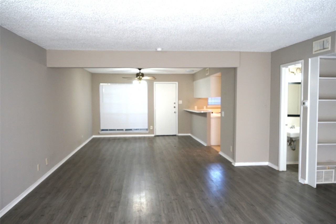 2417 S Graham Dr - Photo 2 of 11