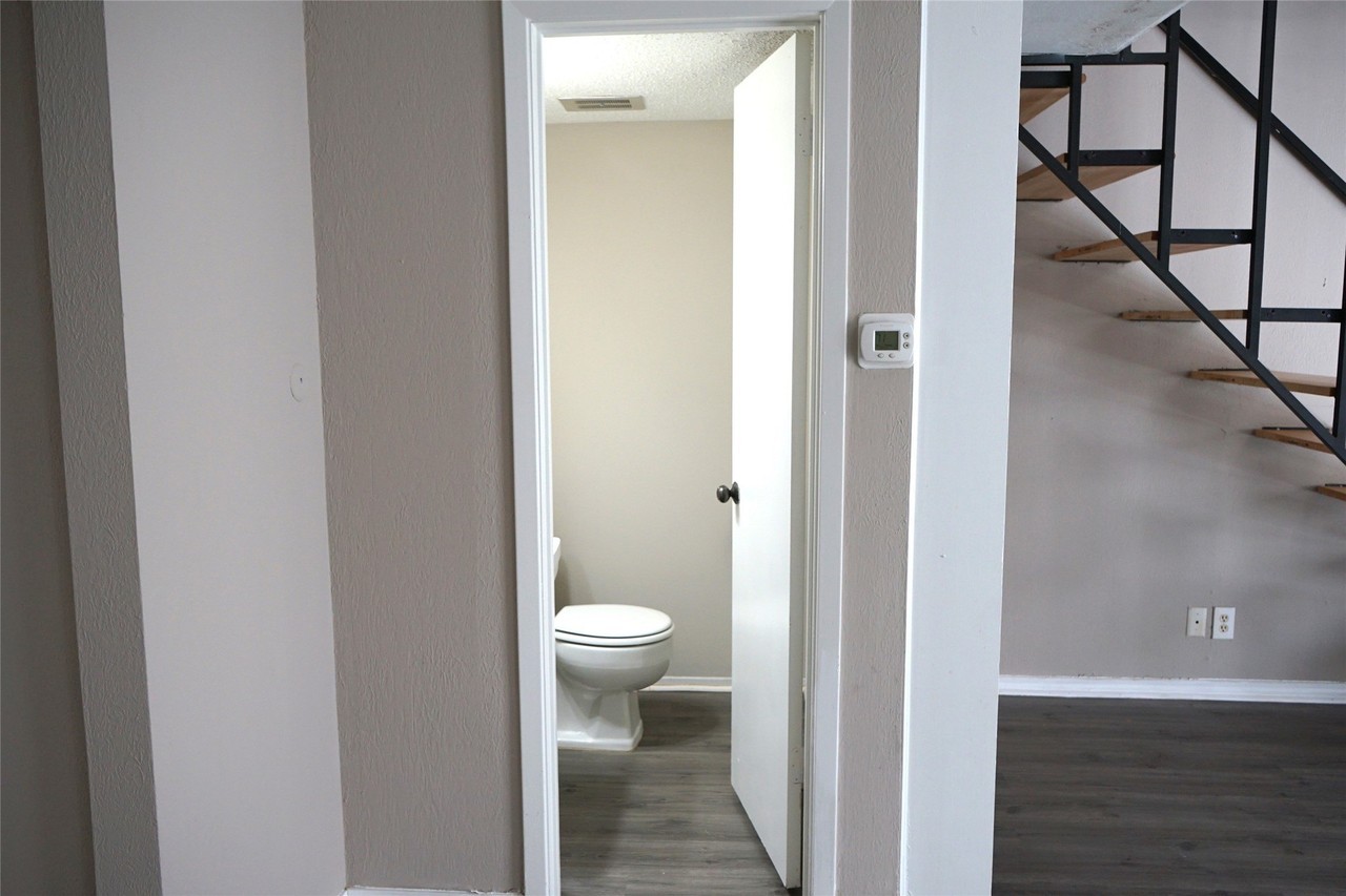 2417 S Graham Dr - Photo 3 of 11