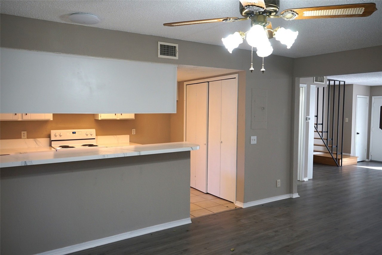 2417 S Graham Dr - Photo 5 of 11