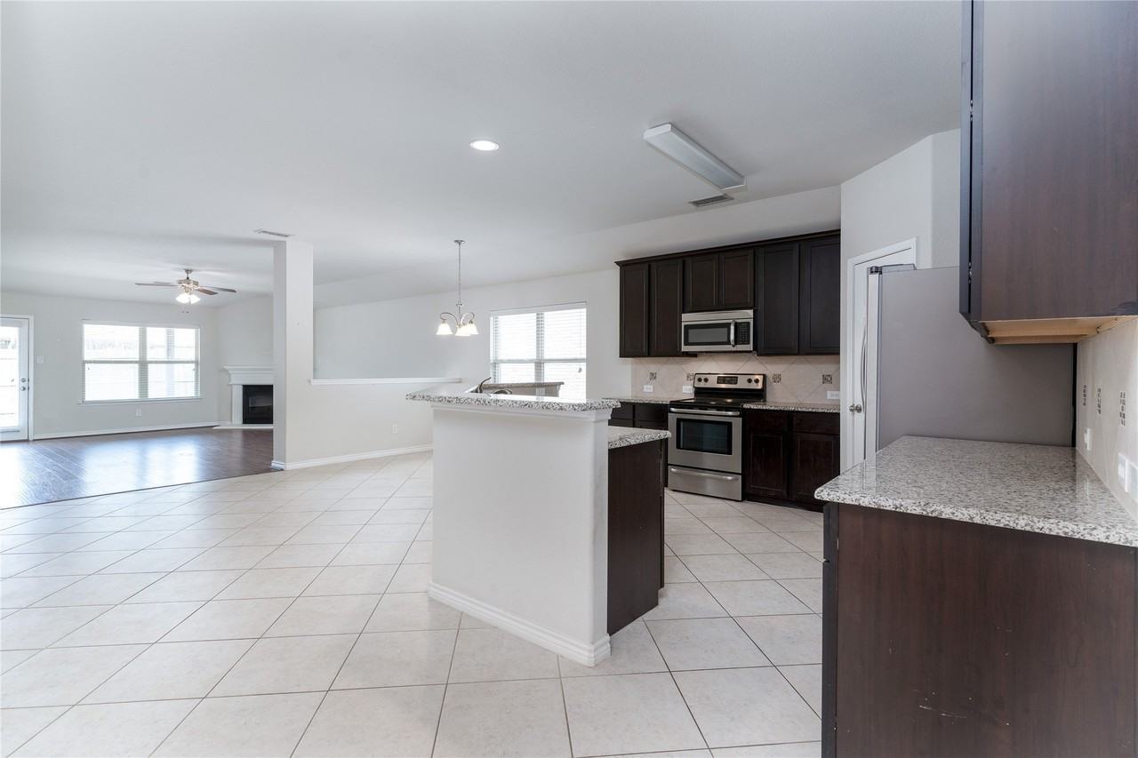 1404 Villa Paloma Blvd - Photo 7 of 28