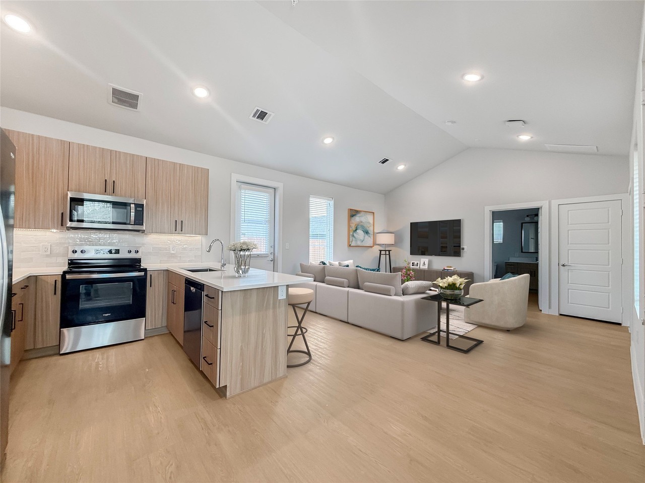 6013 Heathland Way - Photo 4 of 38