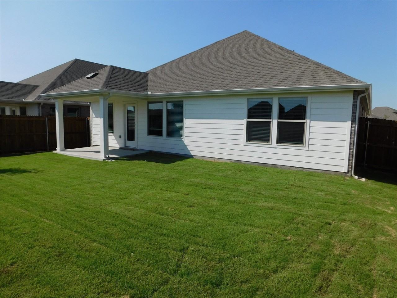 1407 Buck Run Dr - Photo 3 of 10