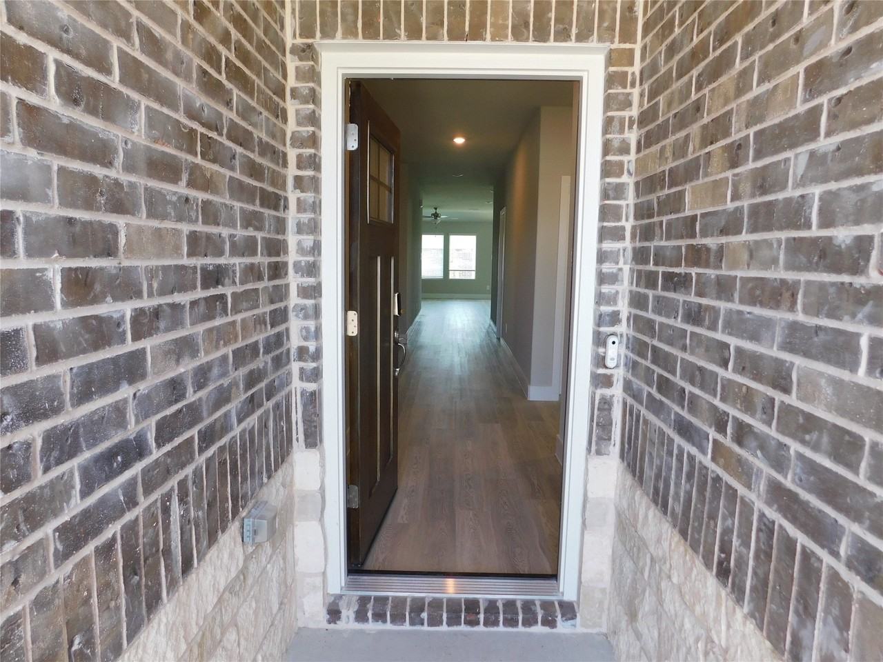 1407 Buck Run Dr - Photo 4 of 10