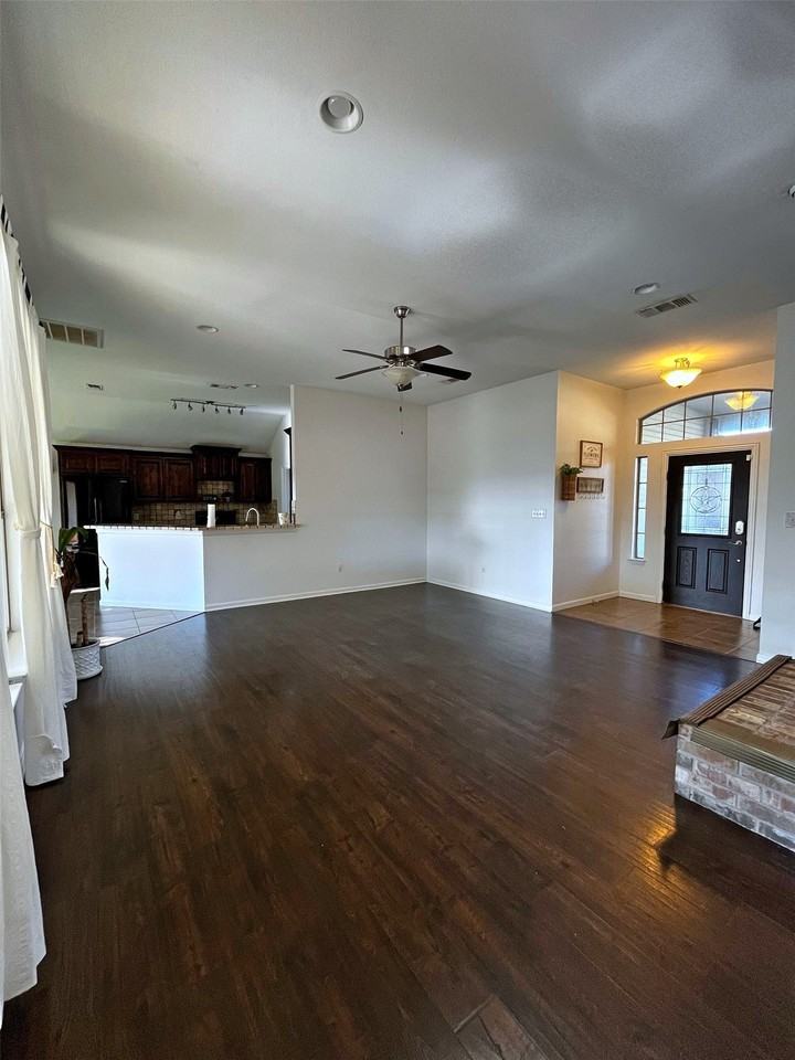 916 Winding Rd - Photo 3 of 21