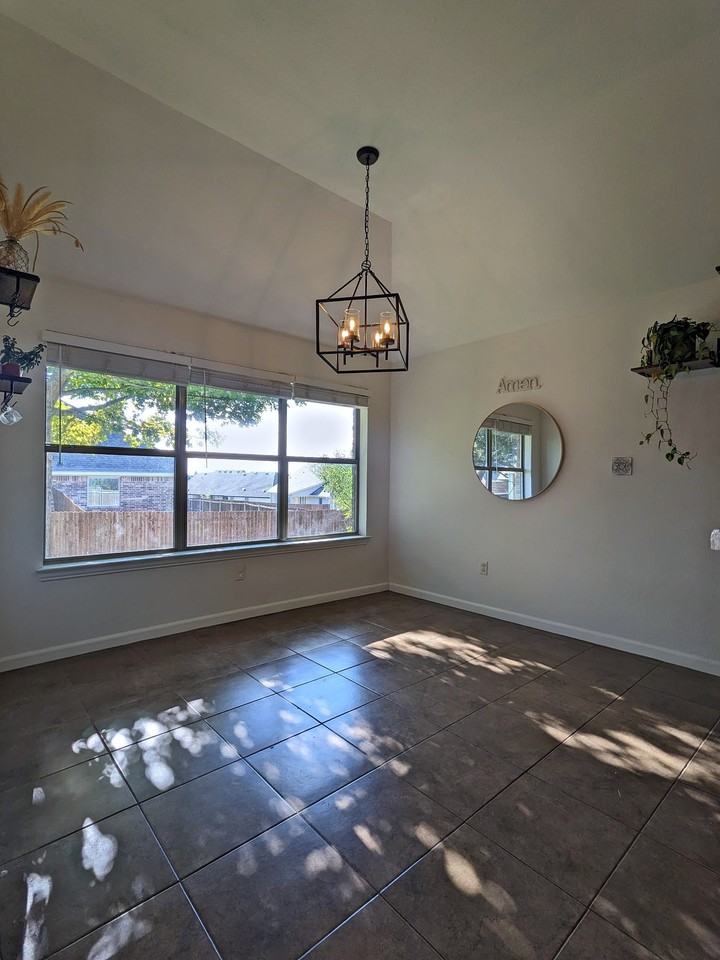 916 Winding Rd - Photo 5 of 21