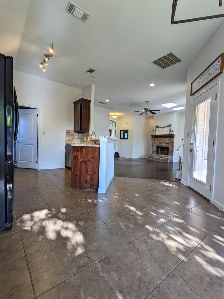 916 Winding Rd - Photo 6 of 21