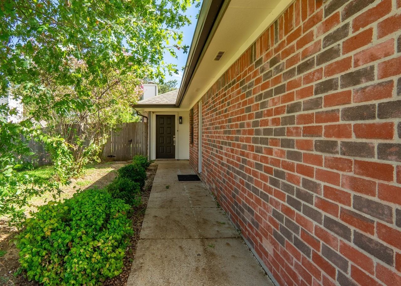 6618 Parkview Ln - Photo 3 of 20