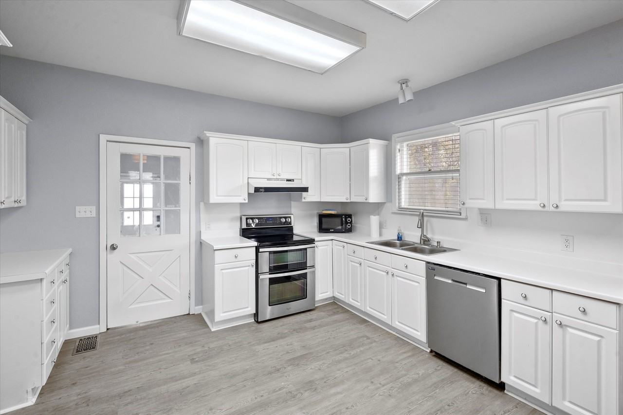 3815 Lucy Trimble Rd - Photo 3 of 40