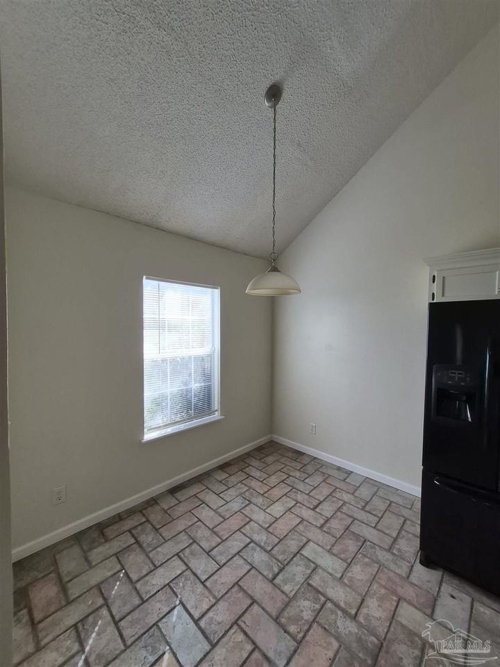7028 Weatherwood Dr - Photo 3 of 13