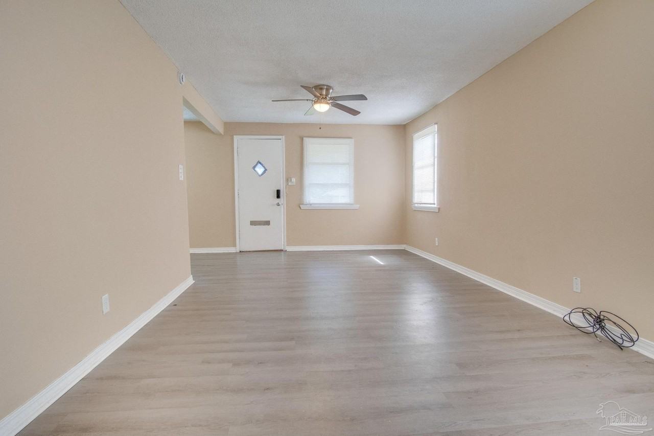 1406 E Baars St - Photo 4 of 18