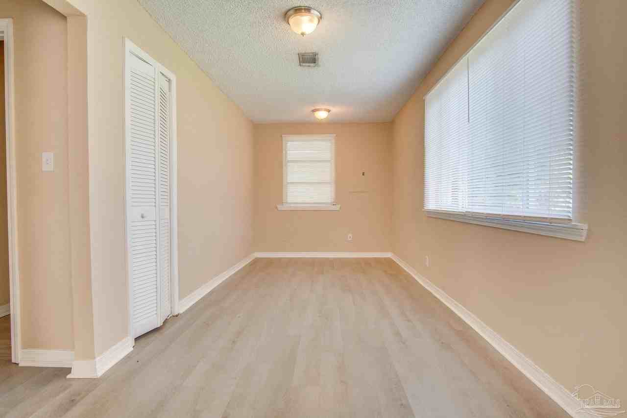 1406 E Baars St - Photo 5 of 18