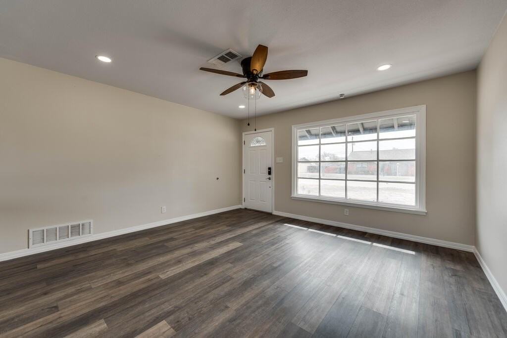 1307 E Parker Ave - Photo 4 of 31