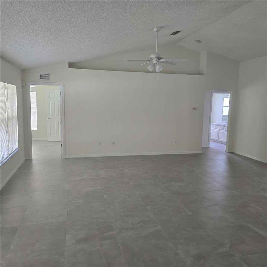 425 Ash St - Photo 2 of 14