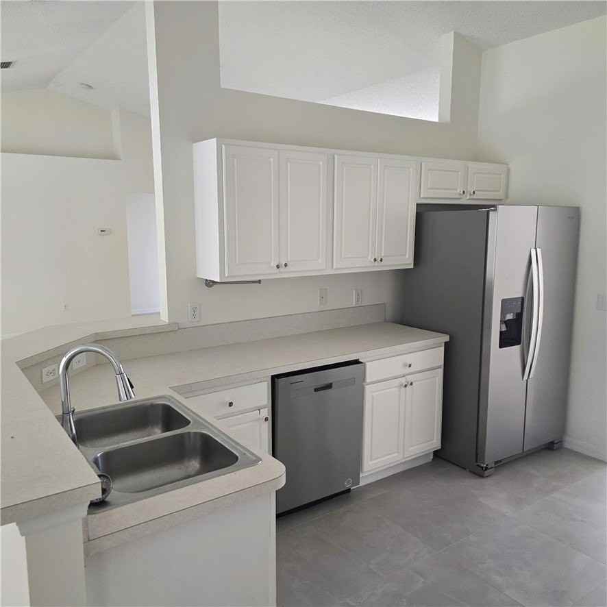 425 Ash St - Photo 5 of 14