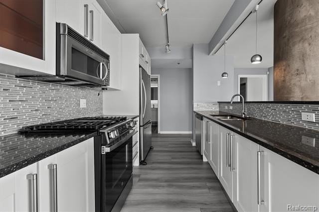 432 S Washington Ave #703 - Photo 7 of 18