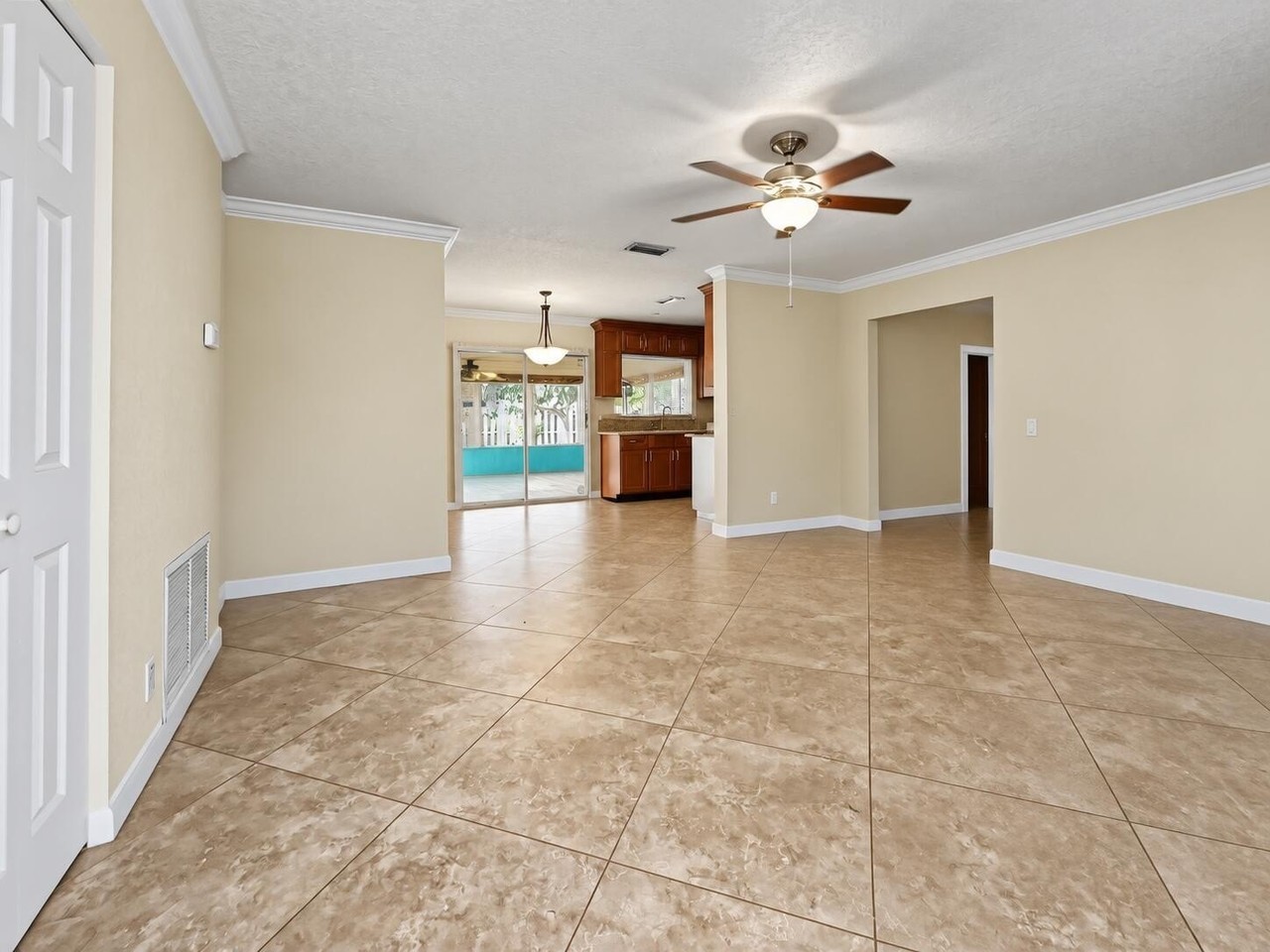 9135 Saddlecreek Dr - Photo 3 of 18