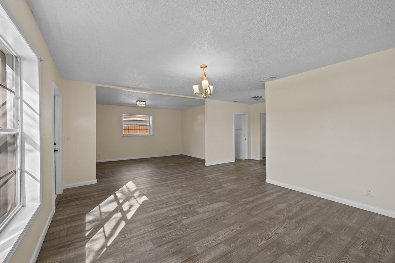 1095 Chickasaw St - Photo 6 of 27