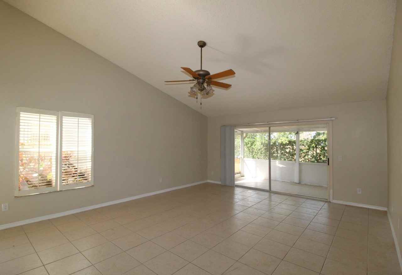 2519 Se Tropical East Cir - Photo 3 of 18