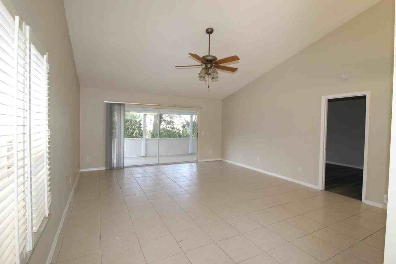 2519 Se Tropical East Cir - Photo 4 of 18