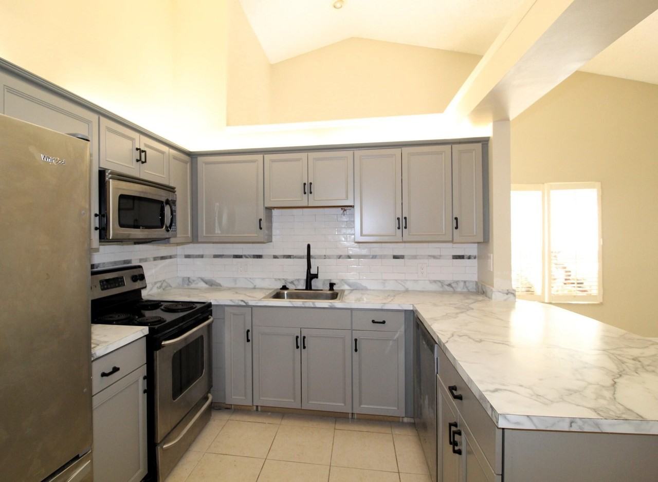 2519 Se Tropical East Cir - Photo 6 of 18