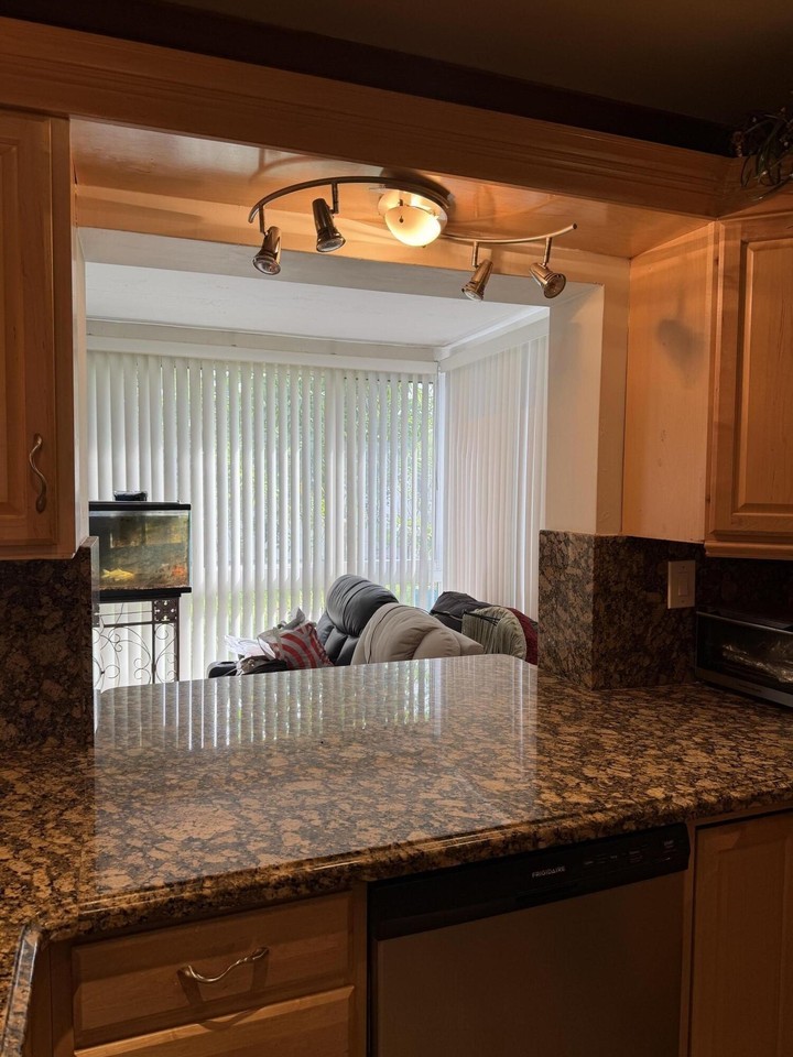 8106 Nw 59th Ct - Photo 6 of 8