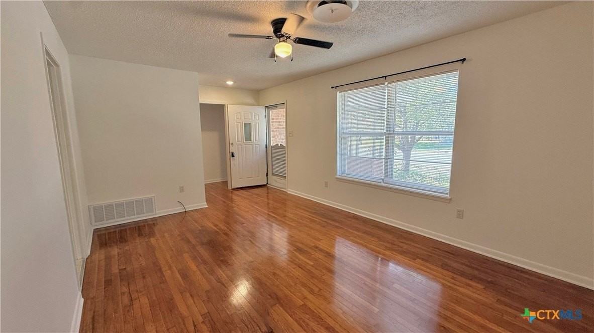 203 Hardeman St - Photo 4 of 24