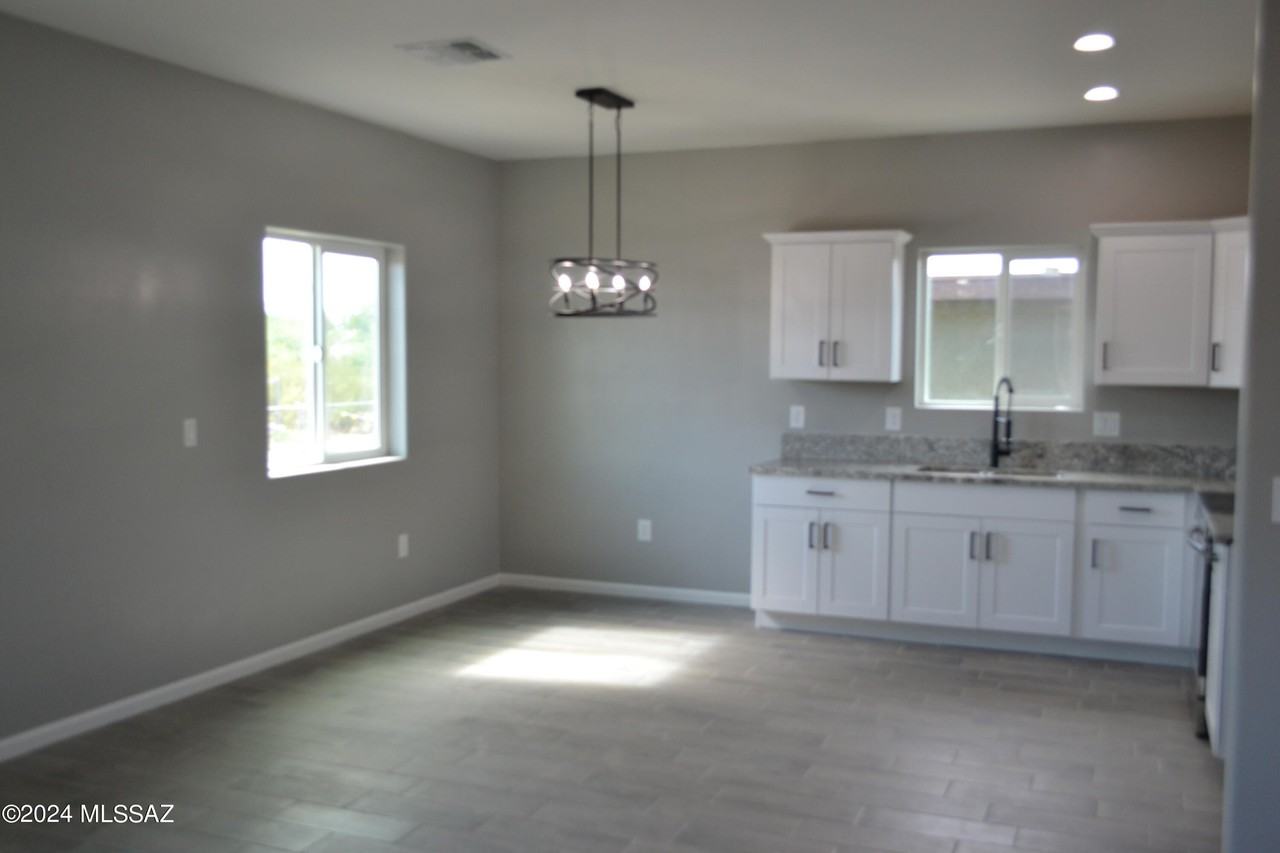 1440 S Cherry Ave #2 - Photo 4 of 19