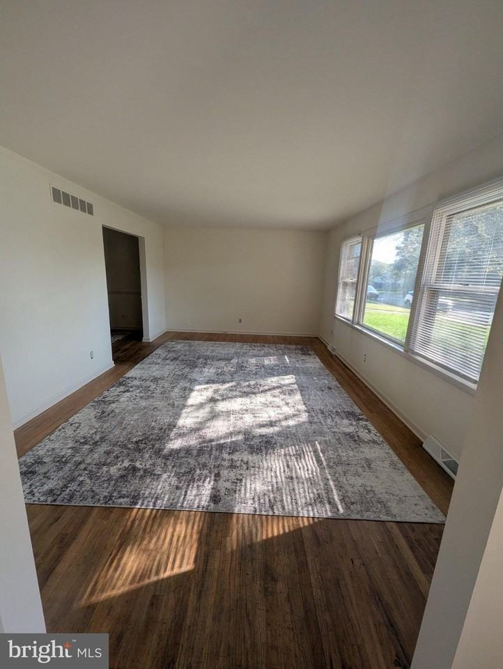 847 Woodcrest Dr - Photo 3 of 26