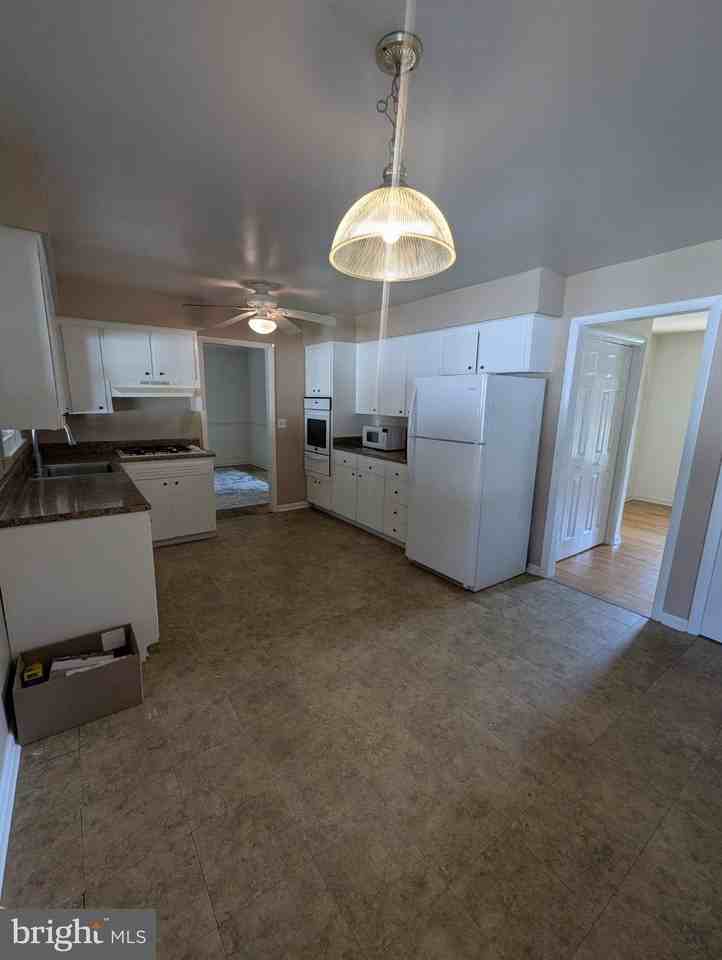 847 Woodcrest Dr - Photo 7 of 26
