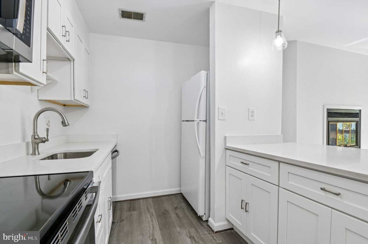 144 W Barre St - Photo 7 of 19