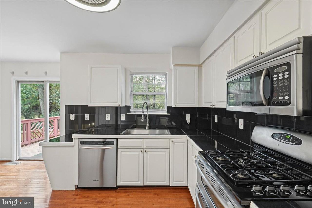 9823 Sherwood Farm Rd - Photo 7 of 50