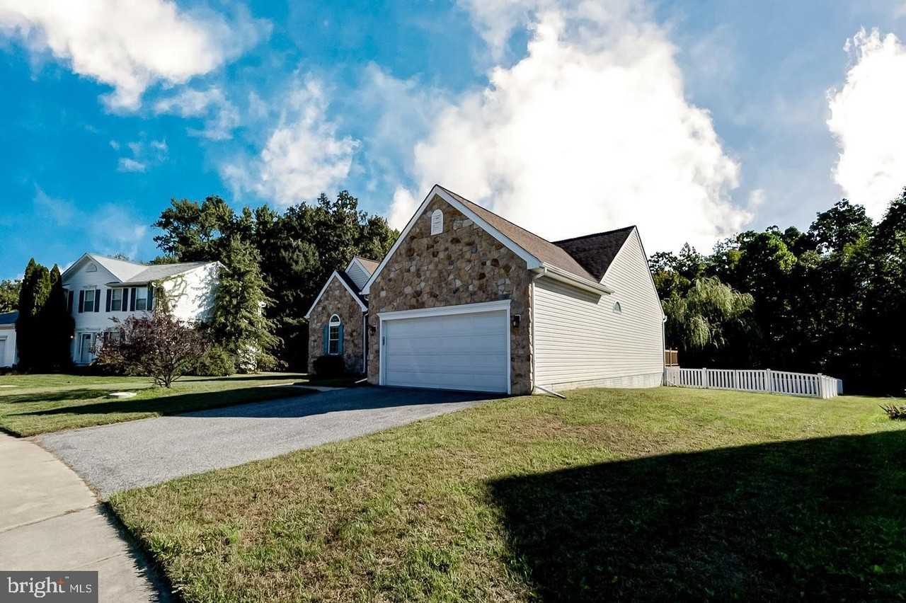 1339 Nautical Cir - Photo 3 of 50