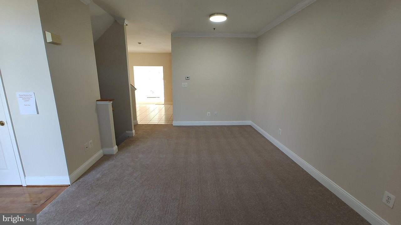 641 Berwick Ct - Photo 4 of 30