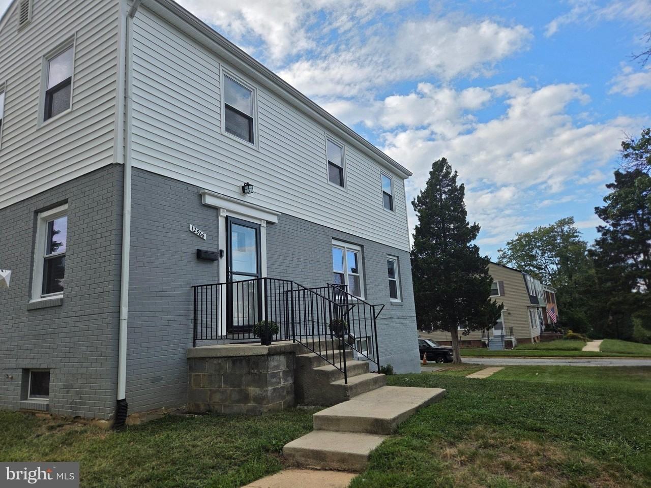 12966 Claxton Dr #3J - Photo 2 of 29