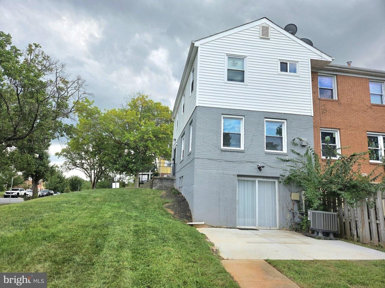 12966 Claxton Dr #3J - Photo 3 of 29