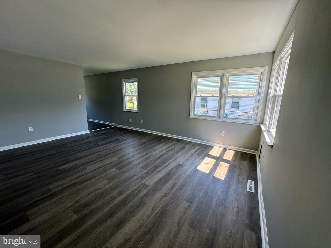 1015 Alcyon Dr - Photo 5 of 24