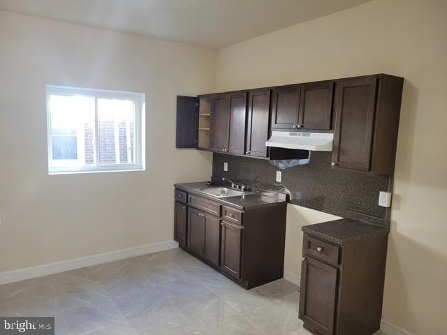 1619 Lewis St - Photo 2 of 6