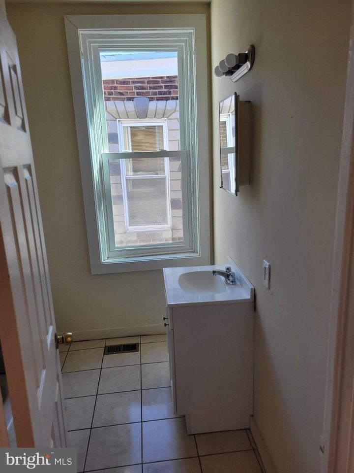 1619 Lewis St - Photo 5 of 6