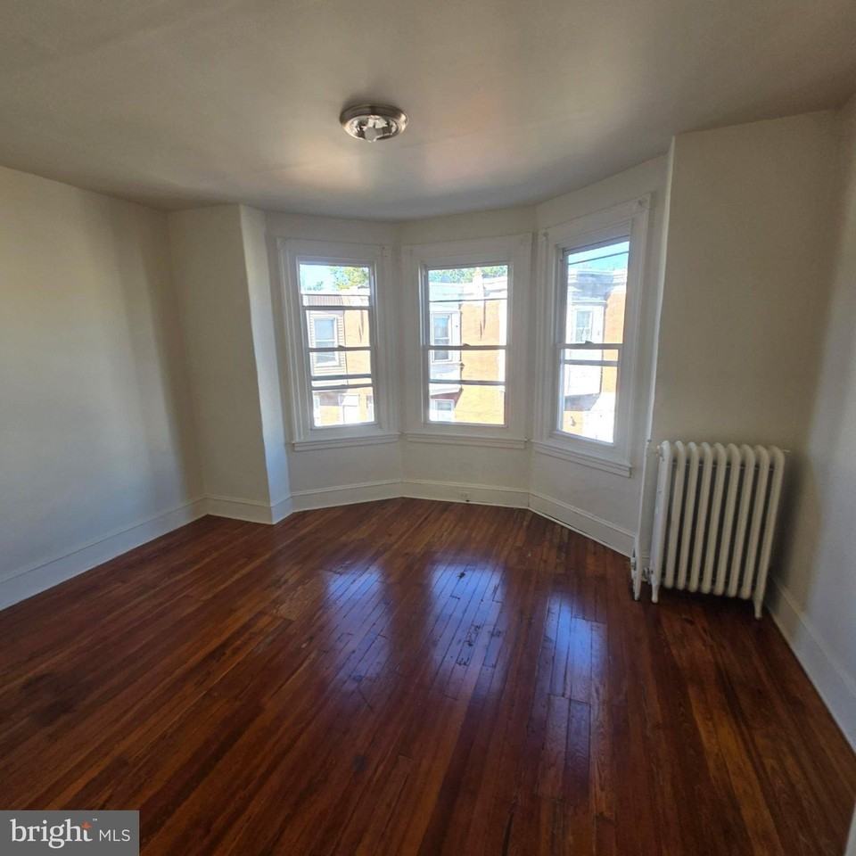 4043 N Darien St - Photo 2 of 5